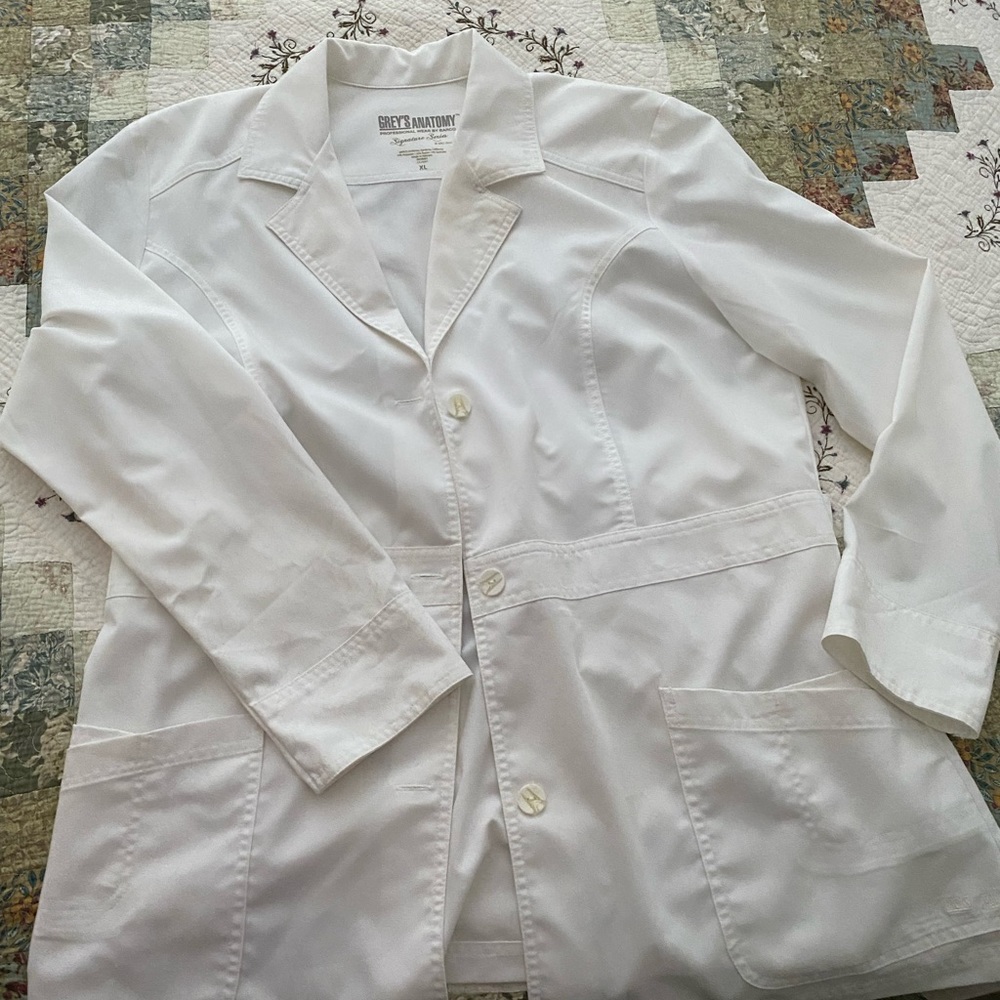 Grey’s Anatomy Professional Wear Signature Series lab coat